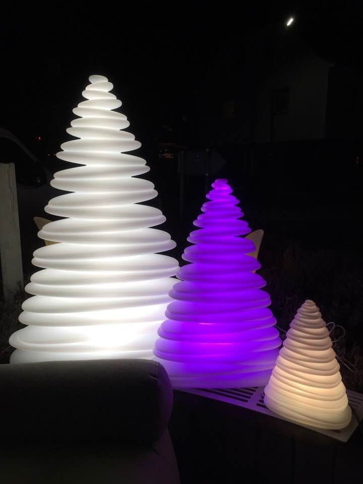 C - Lichtbaum Chrismy H150 cm RGB-Lichtwechsel von Vondom - DAS EINRICHTUNGSHAUS XXS