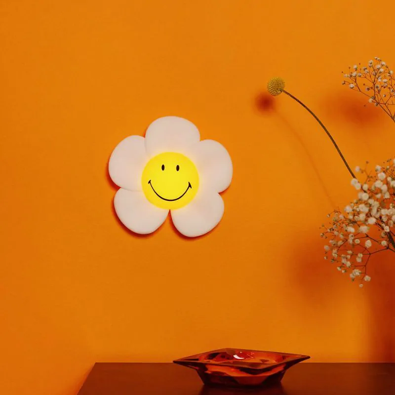 Smiley_Daisy_Day_mr._maria_miffy_first_light_lampe_led_Wandleuchte_Das_Einrichtungshaus_XXS_Willich_Krefeld_Düsseldorf_Köln_Neuss_Kaarst_Mönchengladbach_Viersen_amazon_2